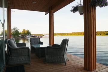 Фотографии Дома для отпуска Sali Osta Floating House on the river г. Юрмала (Латвия) №3 Фото Дома для отпуска Sali Osta Floating House on the river г. Юрмала 3