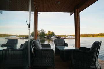 Фото номера Дом с 2 спальнями Дома для отпуска Sali Osta Floating House on the river г. Юрмала 9