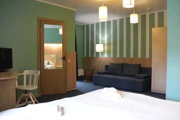 Фото номера Большой двухместный номер с балконом Отель Alba Hotel г. Юрмала 12