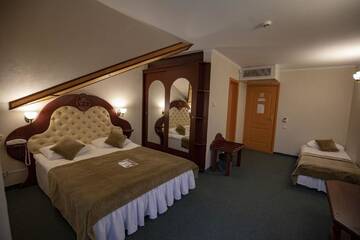 Фото номера Стандартный трехместный номер Отель Pegasa Pils Spa Hotel г. Юрмала 2