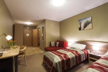 Фото номера Стандартный трехместный номер Апарт-отели Dzintars Hotel г. Юрмала 4